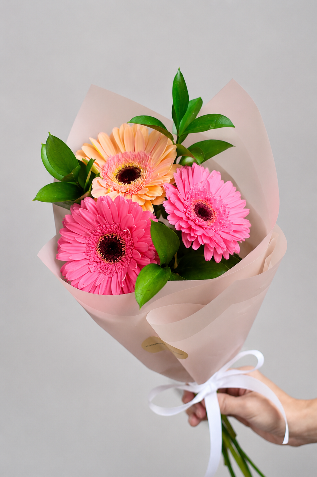 Ramo gerberas y ruscus