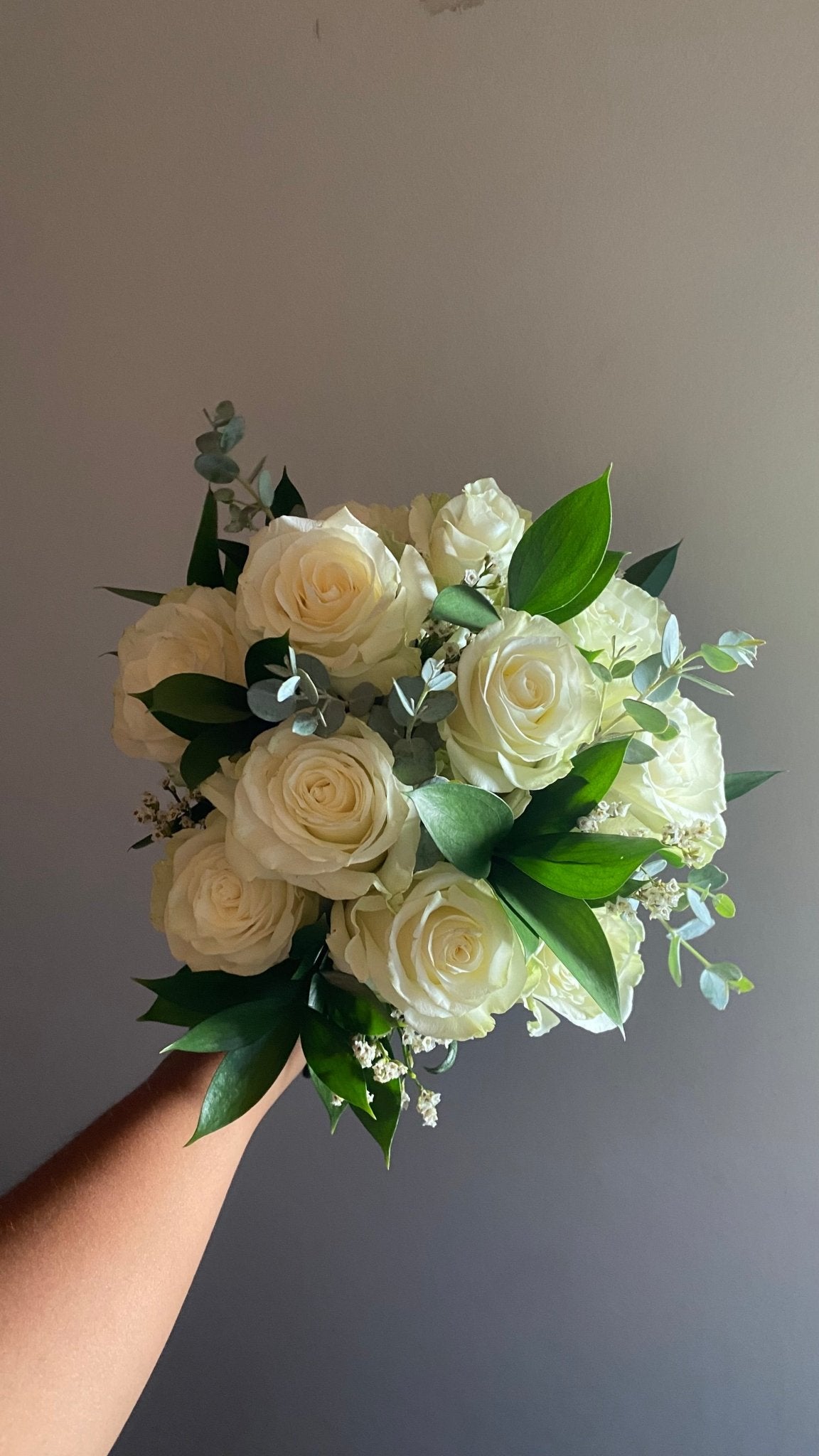RAMO DE NOVIA ROSAS BLANCAS - JAZMÍN Y BERGAMOTA
