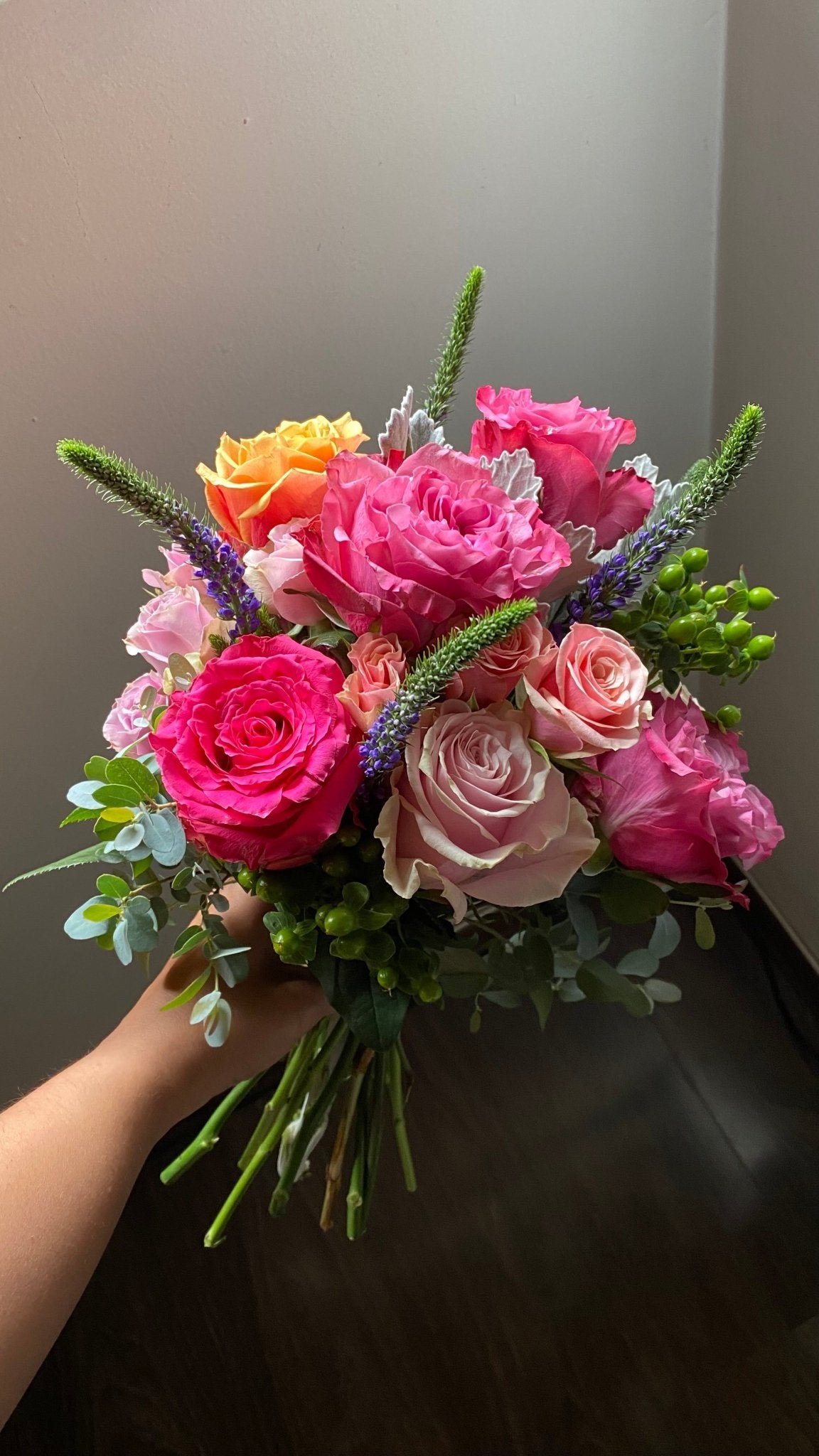 RAMO DE NOVIA ROSAS COLORIDO - JAZMÍN Y BERGAMOTA